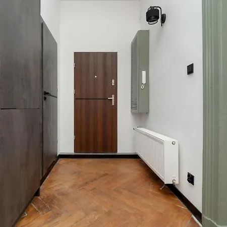 Spacious 82 M2 With Sauna Near Plac Wolnosci In By Renters Apartment