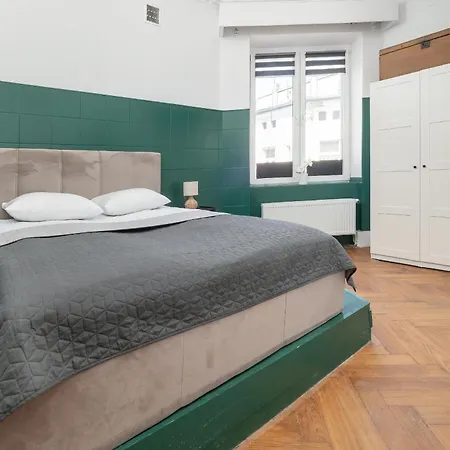 Apartment Spacious 82 M2 With Sauna Near Plac Wolnosci In By Renters