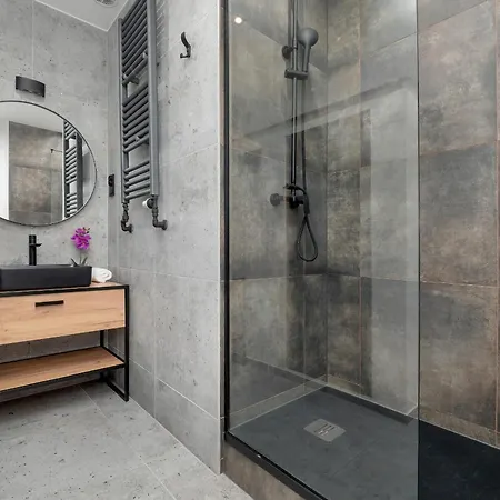 Spacious 82 M2 With Sauna Near Plac Wolnosci In By Renters Apartment Lodz